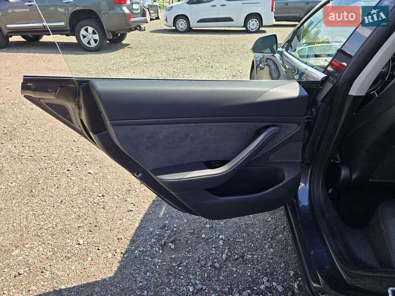 Седан Tesla Model 3 2018 в Киеве