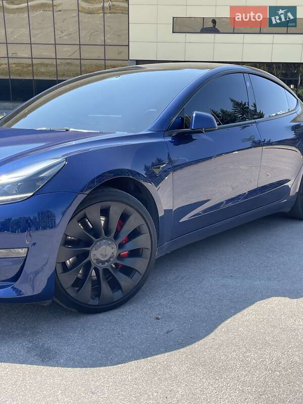 Седан Tesla Model 3 2023 в Киеве