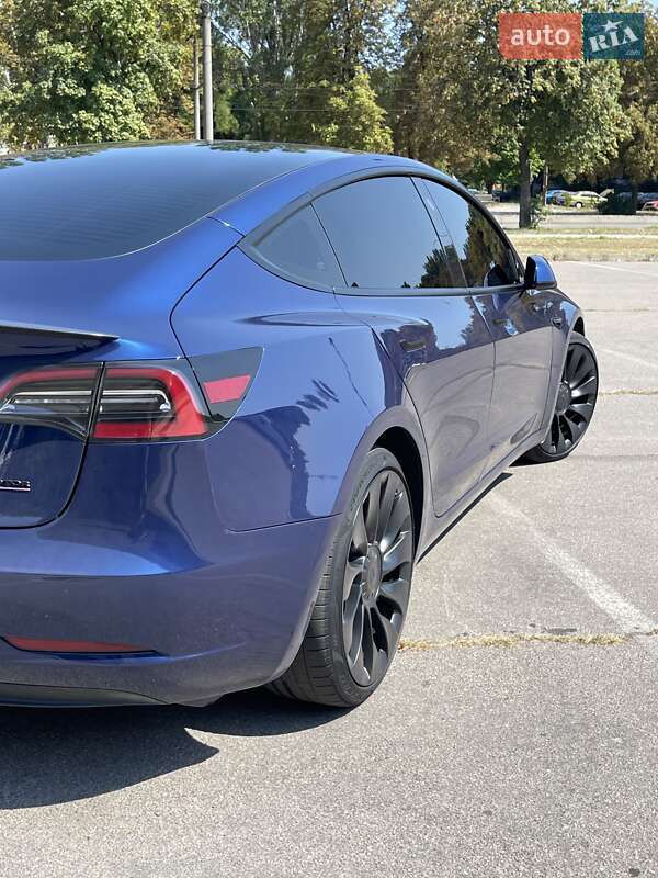 Седан Tesla Model 3 2023 в Киеве