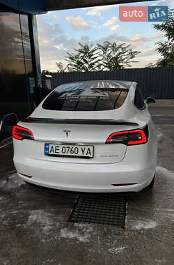 Седан Tesla Model 3 2020 в 