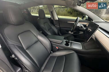 Седан Tesla Model 3 2022 в 