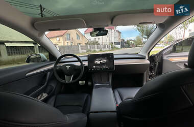 Седан Tesla Model 3 2022 в 