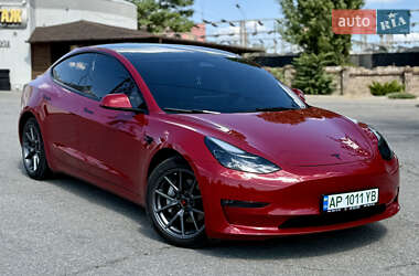 Седан Tesla Model 3 2022 в 