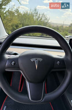 Седан Tesla Model 3 2022 в 