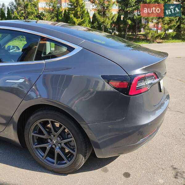 Седан Tesla Model 3 2019 в Тернополі