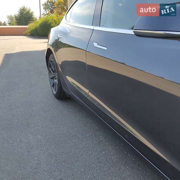 Седан Tesla Model 3 2019 в Тернополі