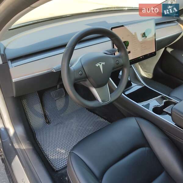 Седан Tesla Model 3 2019 в Тернополі