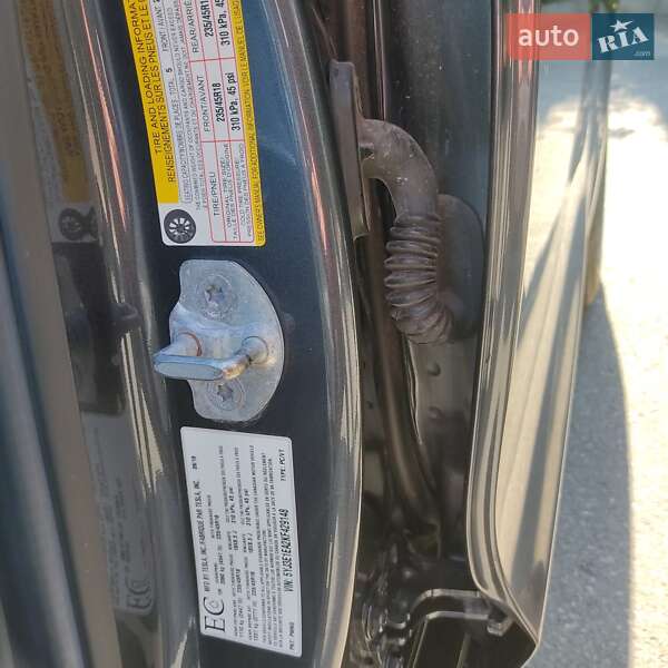 Седан Tesla Model 3 2019 в Тернополі