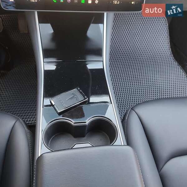 Седан Tesla Model 3 2019 в Тернополі