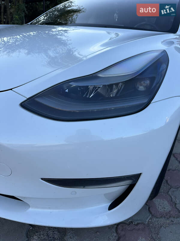 Седан Tesla Model 3 2021 в Южноукраїнську