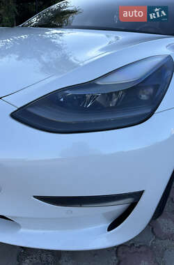 Седан Tesla Model 3 2021 в 