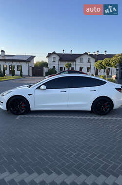 Седан Tesla Model 3 2021 в 