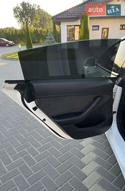 Седан Tesla Model 3 2021 в 