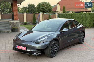 Седан Tesla Model 3 2021 в 