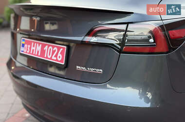 Седан Tesla Model 3 2021 в 