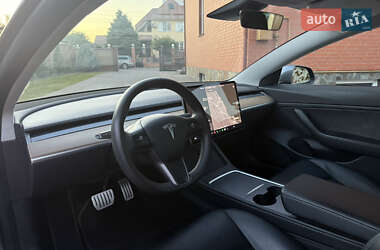 Седан Tesla Model 3 2021 в 