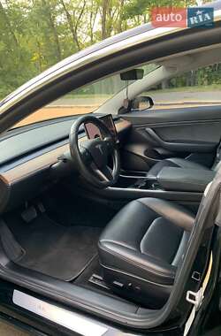 Седан Tesla Model 3 2019 в 