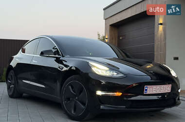 Седан Tesla Model 3 2020 в Берегово