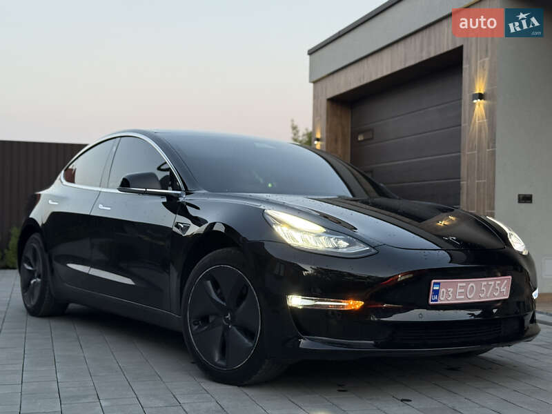 Седан Tesla Model 3 2020 в Берегово