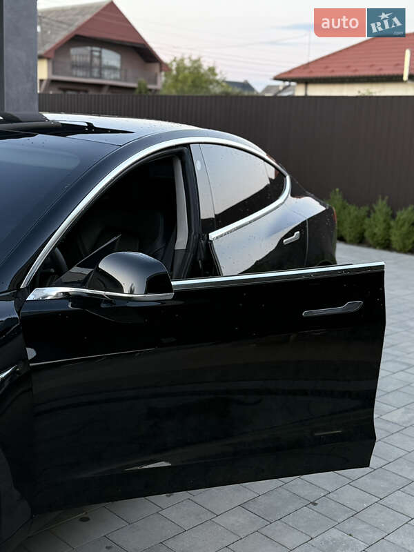 Седан Tesla Model 3 2020 в Берегово