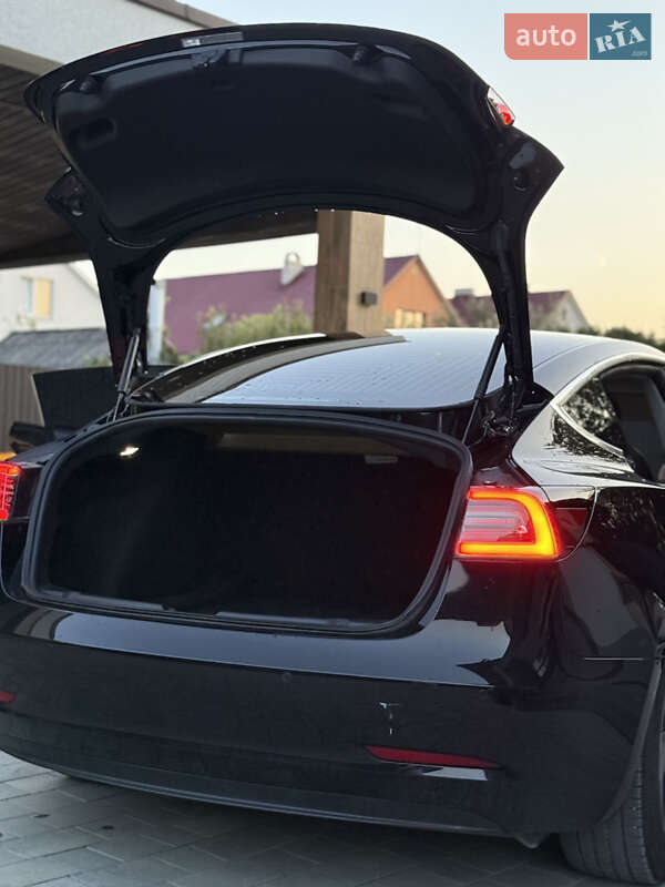 Седан Tesla Model 3 2020 в Берегово