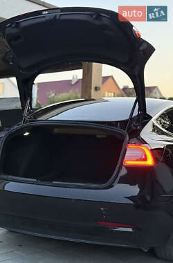 Седан Tesla Model 3 2020 в 