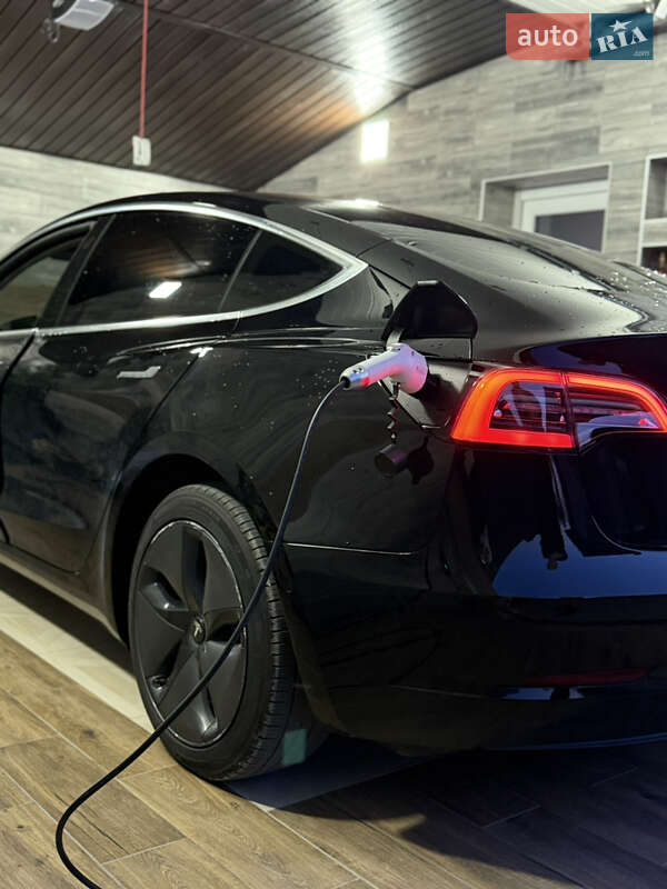 Седан Tesla Model 3 2020 в Берегово