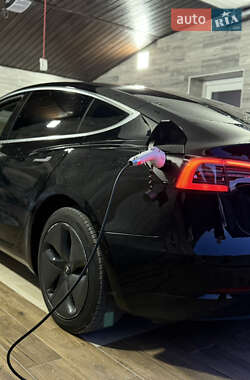 Седан Tesla Model 3 2020 в 