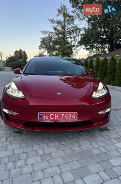 Седан Tesla Model 3 2022 в 