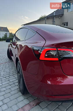 Седан Tesla Model 3 2022 в 