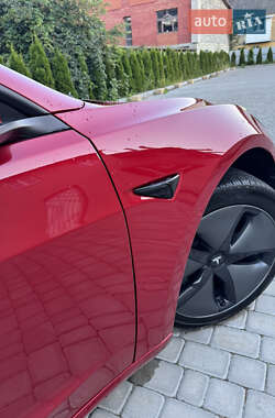 Седан Tesla Model 3 2022 в 