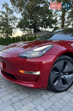 Седан Tesla Model 3 2022 в 