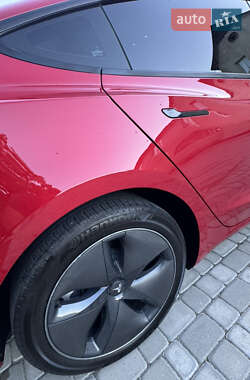 Седан Tesla Model 3 2022 в 