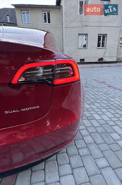 Седан Tesla Model 3 2022 в 