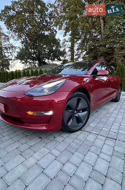 Седан Tesla Model 3 2022 в 