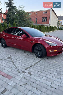 Седан Tesla Model 3 2022 в 