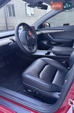 Седан Tesla Model 3 2022 в 