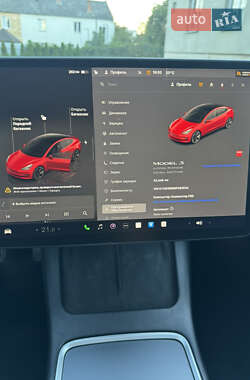 Седан Tesla Model 3 2022 в 