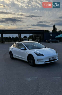 Седан Tesla Model 3 2021 в 