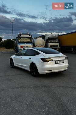 Седан Tesla Model 3 2021 в 