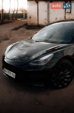Седан Tesla Model 3 2023 в 