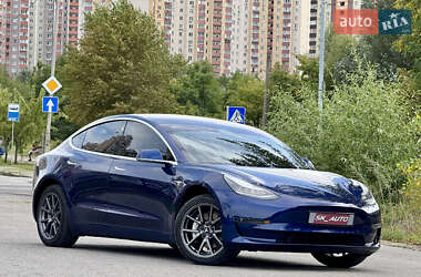 Седан Tesla Model 3 2020 в 