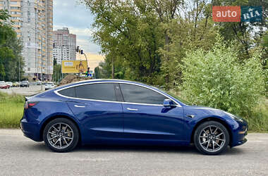 Седан Tesla Model 3 2020 в 