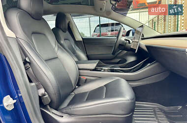 Седан Tesla Model 3 2020 в 