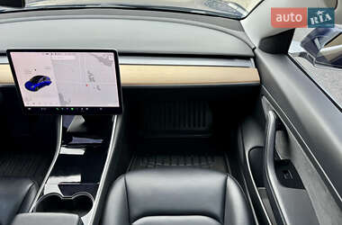 Седан Tesla Model 3 2020 в 