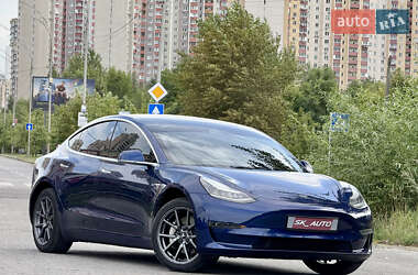 Седан Tesla Model 3 2020 в 