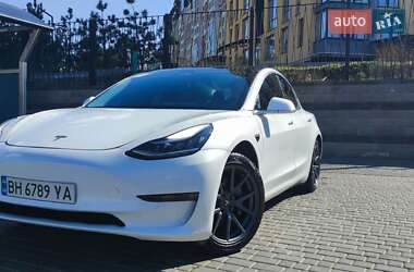 Седан Tesla Model 3 2020 в 