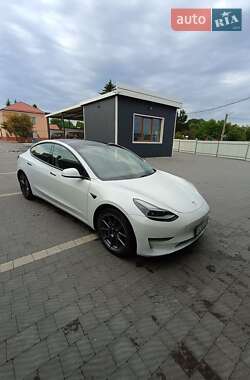 Седан Tesla Model 3 2021 в 