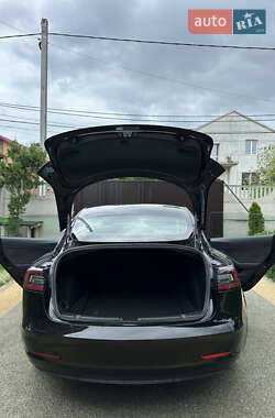 Внедорожник / Кроссовер Tesla Model 3 2020 в 