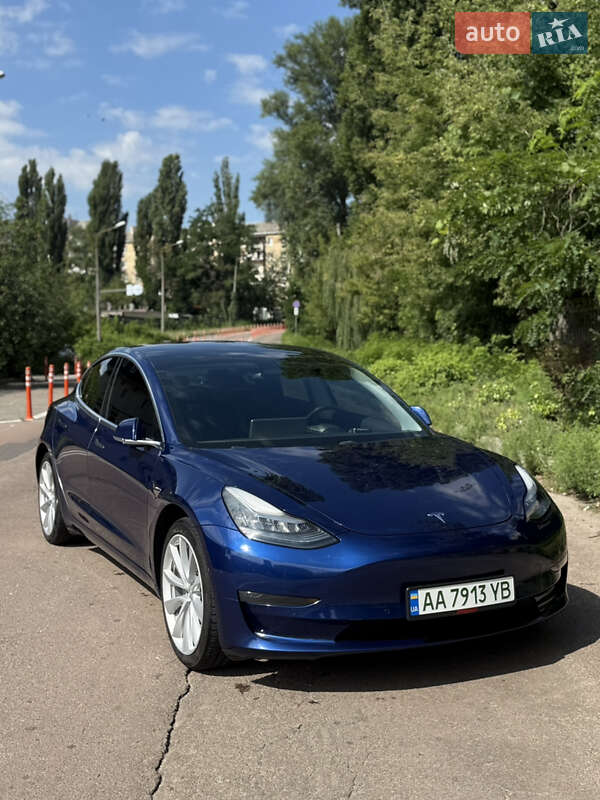 Седан Tesla Model 3 2019 в Киеве